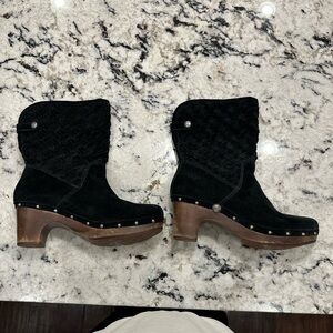 REDUCED!!! UGG Suede Woven Leather Upper Boots.